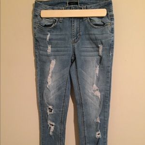 Distressed skinny jeans
